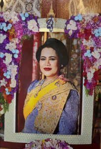 🫧เข้าร่วมกิจกรรมกราบถวายบังคมพระบรมศพสมเด็จพระนางเจ้าสิริกิติ์ พระบรมราชินีนาถ พระบรมราชชนนีพันปีหลวง 🫐ณ พระที่นั่งดุสิตมหาปราสาท ในพระบรมหาราชวัง ... พารามิเตอร์รูปภาพ 1