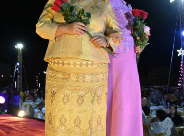 🎎เข้าร่วมกิจกรรมเดินแบบการกุศล เสน่ห์ภูษาศิลป์ ... พารามิเตอร์รูปภาพ 9