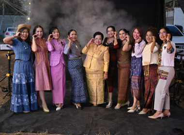 🎎เข้าร่วมกิจกรรมเดินแบบการกุศล เสน่ห์ภูษาศิลป์ ... พารามิเตอร์รูปภาพ 14