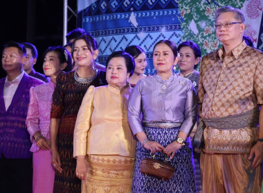 🎎เข้าร่วมกิจกรรมเดินแบบการกุศล เสน่ห์ภูษาศิลป์ ... พารามิเตอร์รูปภาพ 3