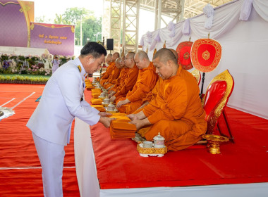 ✨💜พิธีทำบุญตักบาตรพระสงฆ์และสามเณร กิจกรรมเฉลิมพระเกียรติ ... พารามิเตอร์รูปภาพ 5