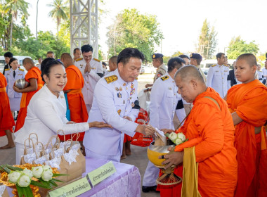 ✨💜พิธีทำบุญตักบาตรพระสงฆ์และสามเณร กิจกรรมเฉลิมพระเกียรติ ... พารามิเตอร์รูปภาพ 7