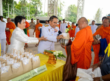 ร่วมพิธีเจริญพระพุทธมนต์และตักบาตรถวายพระกุศล ... พารามิเตอร์รูปภาพ 14